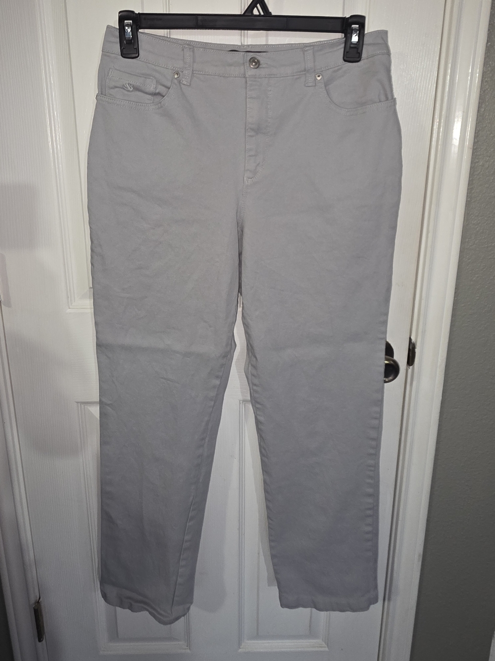 Gloria Vanderbilt Straight-Leg Jeans in Light Gray